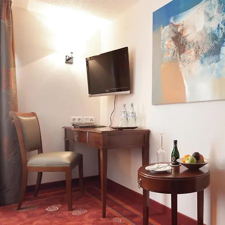 Hotel Zu Den Drei Linden 4*