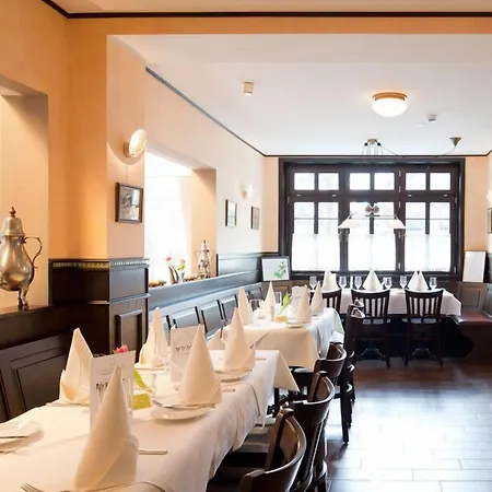Zu Den Drei Linden - & Restaurant מלון 4*