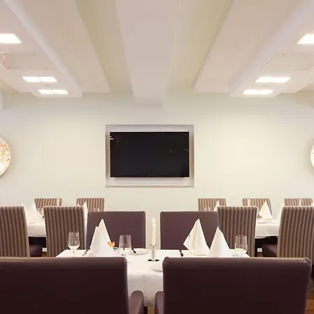 فندق Zu Den Drei Linden - & Restaurant 4*