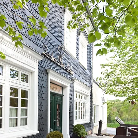 Zu Den Drei Linden - & Restaurant Вермельскирхен