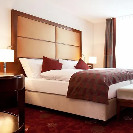 Zu Den Drei Linden - & Restaurant 4* ורמלסקירכן