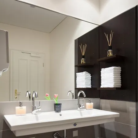 Zu Den Drei Linden - & Restaurant מלון ורמלסקירכן