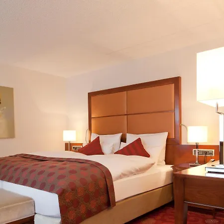 Zu Den Drei Linden - & Restaurant فندق 4*