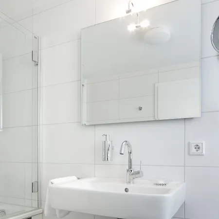 Zu Den Drei Linden - & Restaurant מלון