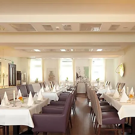 Zu Den Drei Linden - & Restaurant Hotel 4*