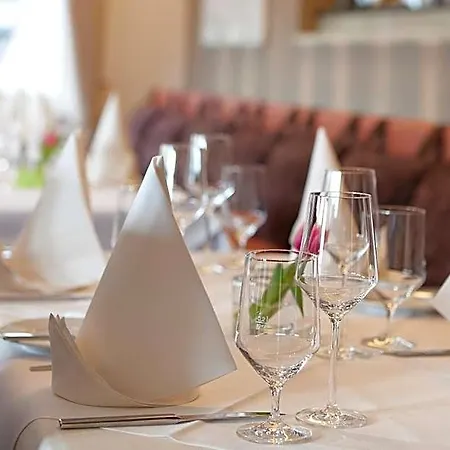 Zu Den Drei Linden - & Restaurant 4*