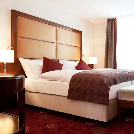 Zu Den Drei Linden Hotel 4*