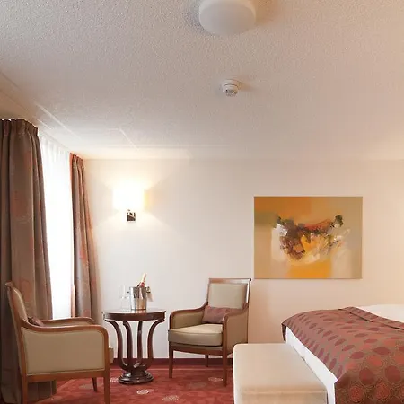 מלון Zu Den Drei Linden - & Restaurant 4*