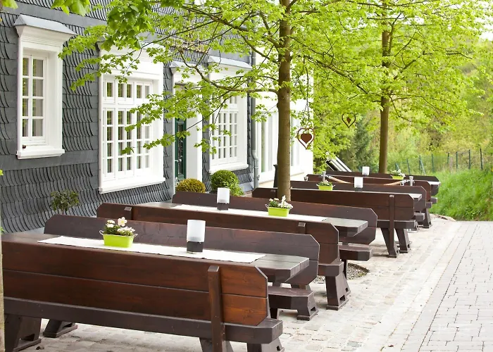 Zu Den Drei Linden - & Restaurant Вермельскирхен
