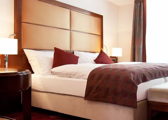 Zu Den Drei Linden - & Restaurant 4* Вермельскирхен